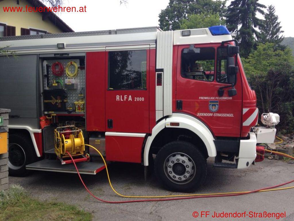 FF Judendorf-Straßengel: Traktor fuhr durch Gartenzaun und steckte fest