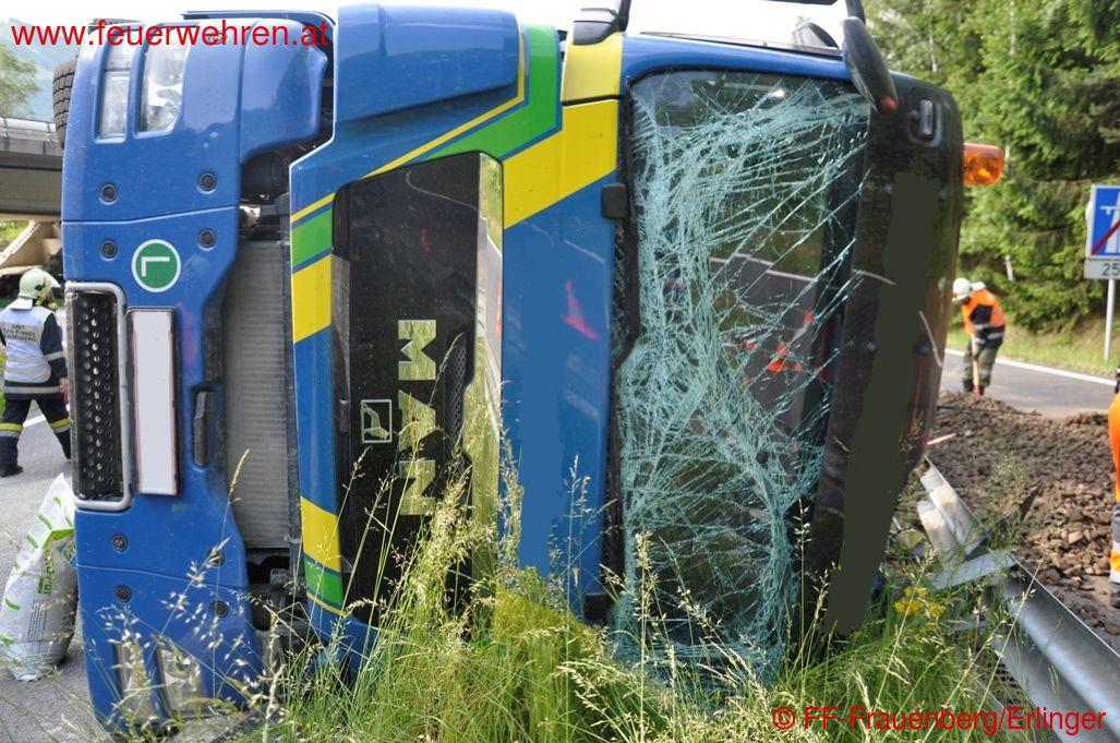FF Ardning: LKW Unfall A9, Autobahnauffahrt Graz