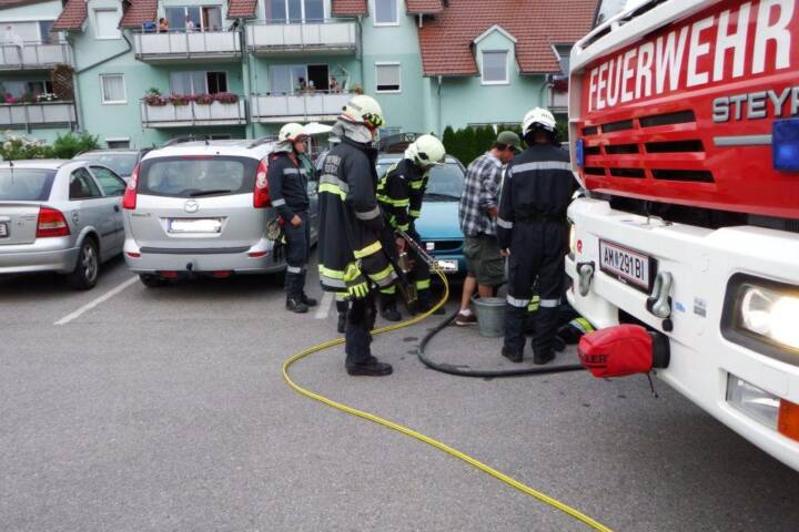 FF Weistrach: Kind in Kanaldeckel eingeklemmt