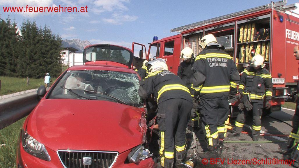 BFV Liezen: Gröbming B320 – VU mit 3 Fahrzeugen und 4 teils schwer Verletzten
