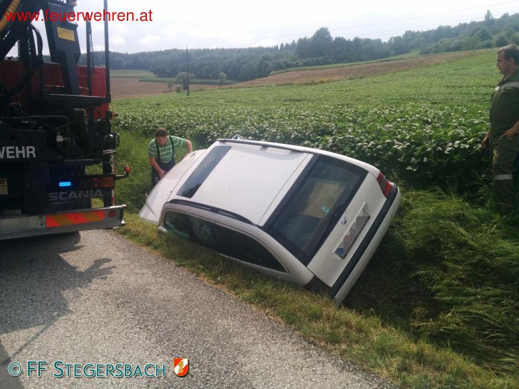 FF Stegersbach: Fahrzeugbergung in Rohr