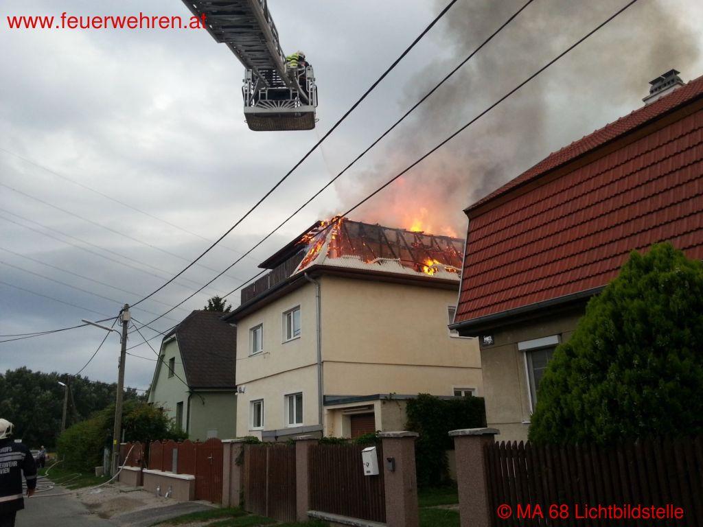 BF Wien: Dachbrand Bambergergasse