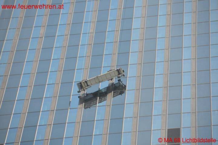 BF Wien: Fensterputzer in Zwangslage
