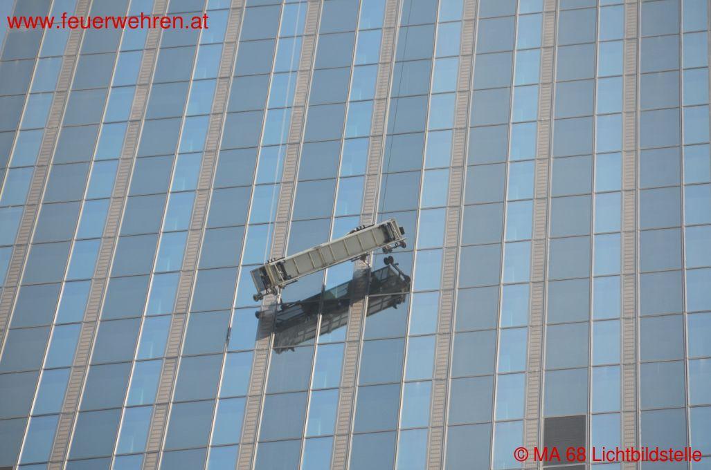 BF Wien: Fensterputzer in Zwangslage