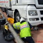 BF Wien: LKW streift Leitschiene