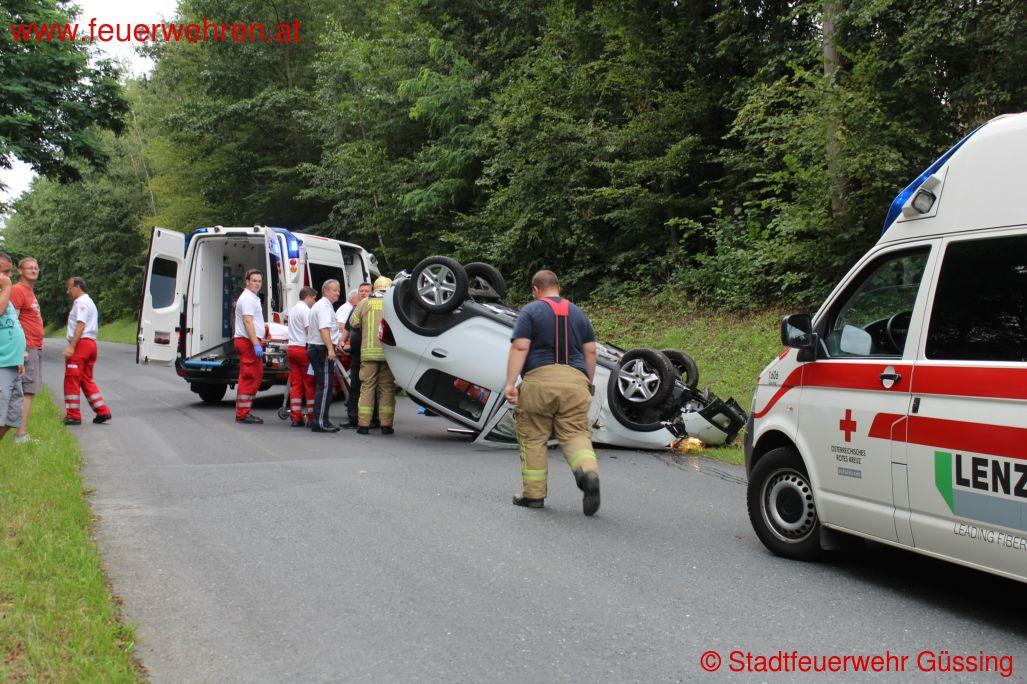 Stadtfeuerwehr Güssing: Verkehrsunfall mit eingeklemmter Person Bergstraße