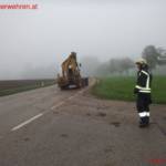 FF Weistrach: Bundesstraßenreinigung nach Maisernte 3 FF Weistrach