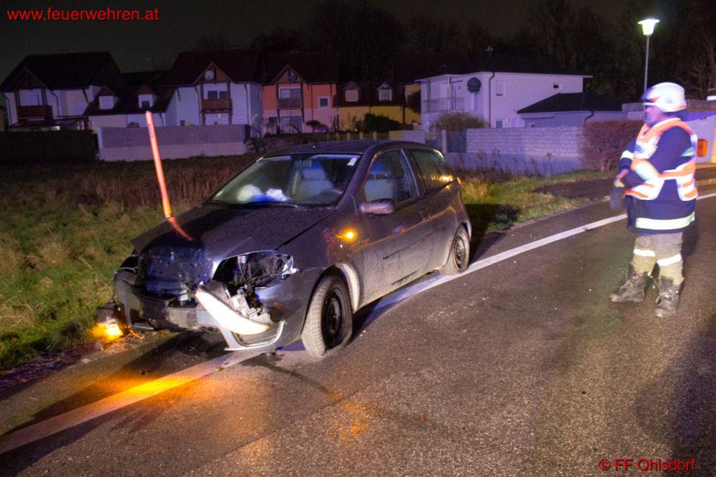 FF Ohlsdorf: Pkw fuhr über Verkehrsinsel