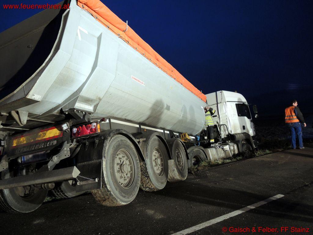 FF Stainz: LKW auf Abwegen in Grafendorf b. Stainz