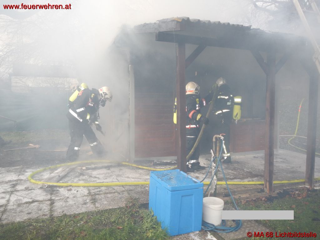 BF Wien: Brennende Gartenhütte