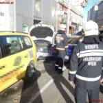 BF Wien: PKW prallt gegen geparkten PKW