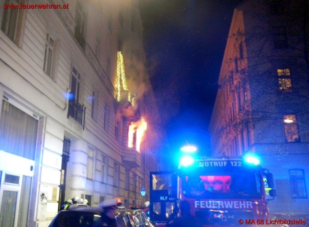 BF Wien: Offener Zimmerbrand in Wien-Josefstadt