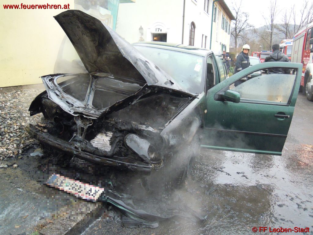 FF Leoben-Stadt: Fahrzeugbrand Murweg