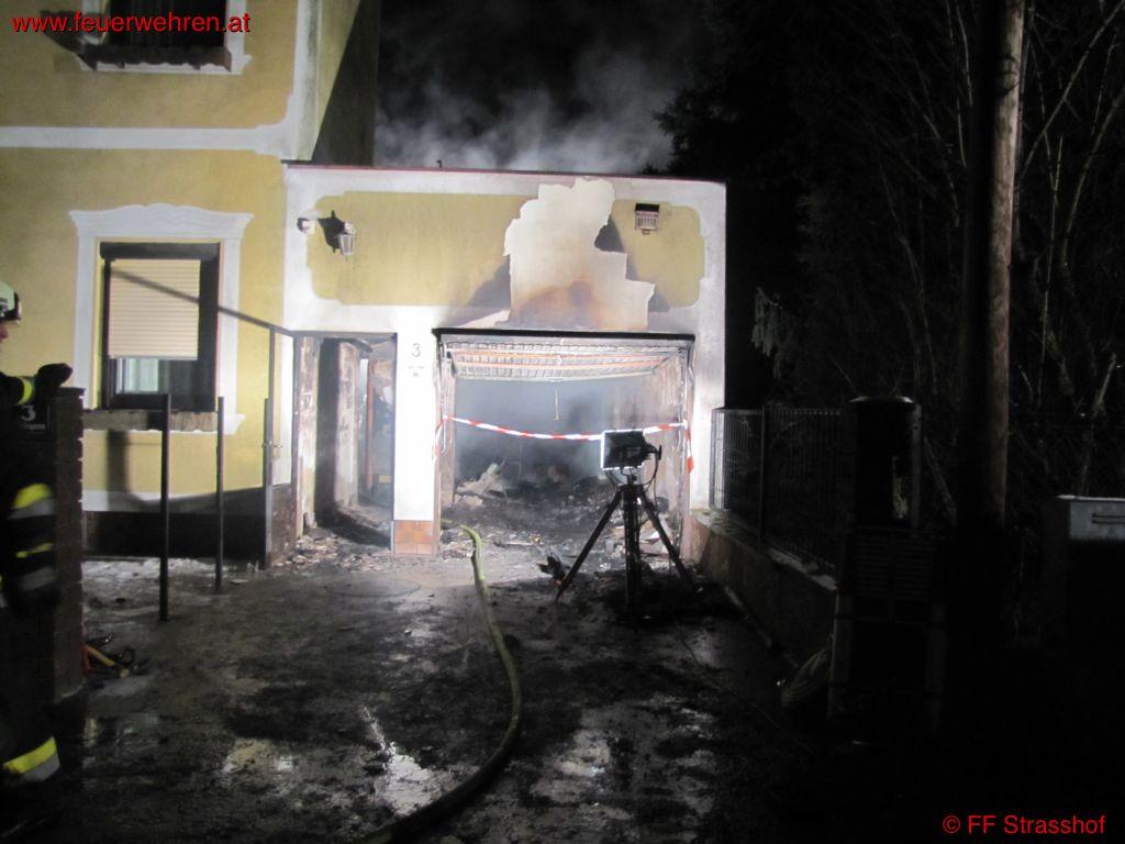 FF Strasshof: Garagenbrand in Strasshof a. d. Nordbahn