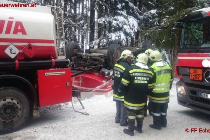 FF Echsenbach: Tankwagenunfall Bezirk Zwettl