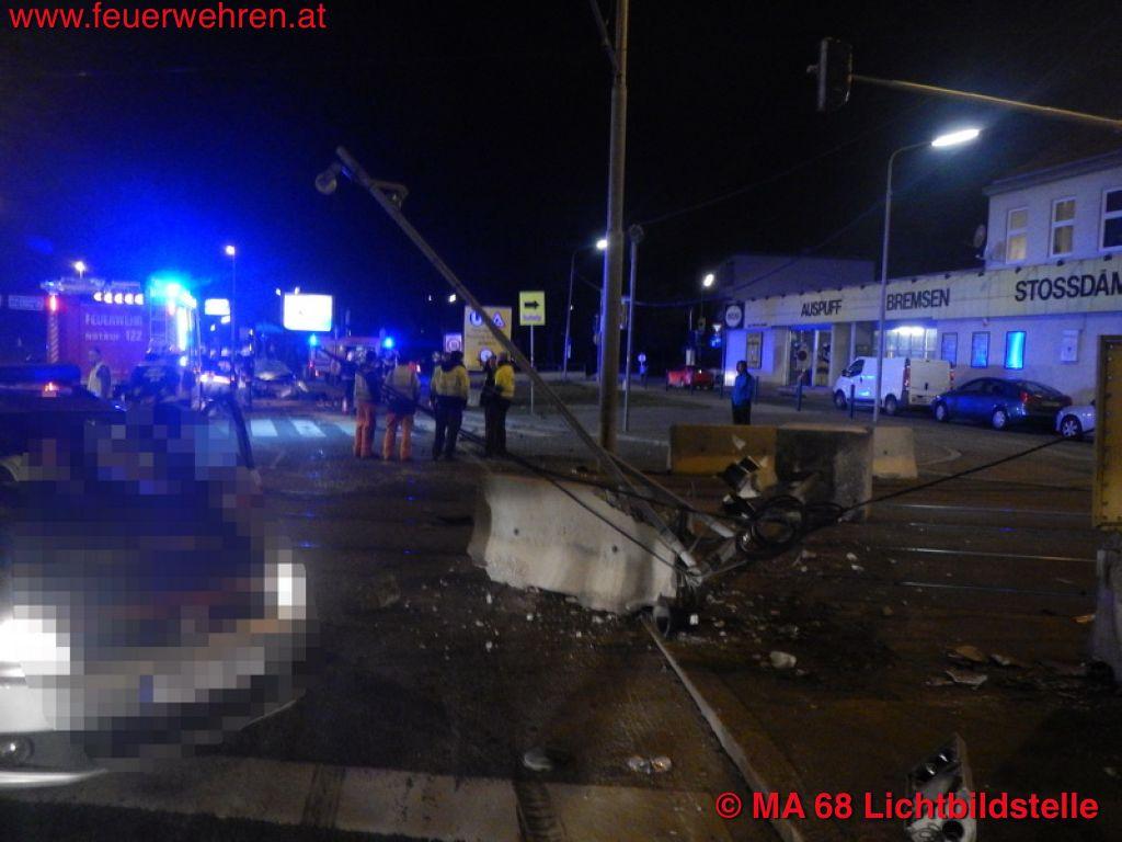 BF Wien: Verkehrsunfall am Verteilerkreis