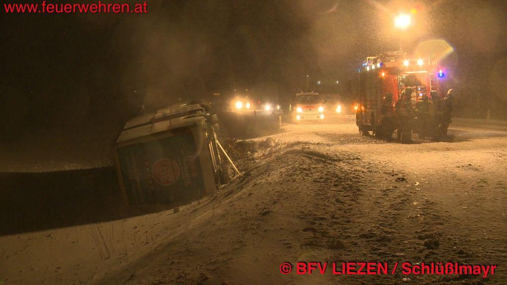 BFV Liezen: Busunglück Ennstalbundesstraße bei Stainach