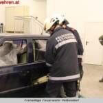 FF Pettendorf: Menschenrettung aus einem KFZ