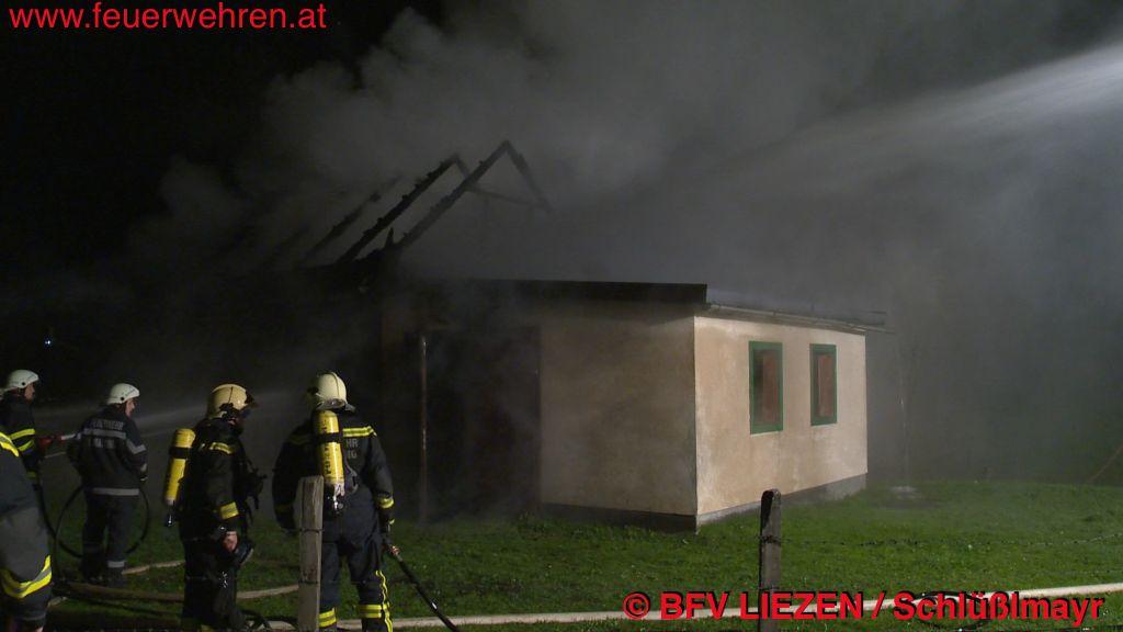 BFV Liezen: Nächtlicher Wirtschaftsgebäudebrand in Lengdorf