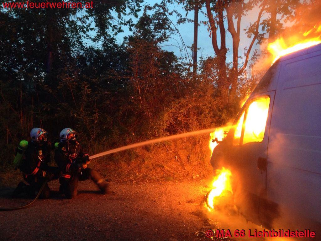 BF Wien: PKW im Vollbrand