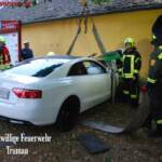 FF Trumau: PKW durchbrach Hausmauer