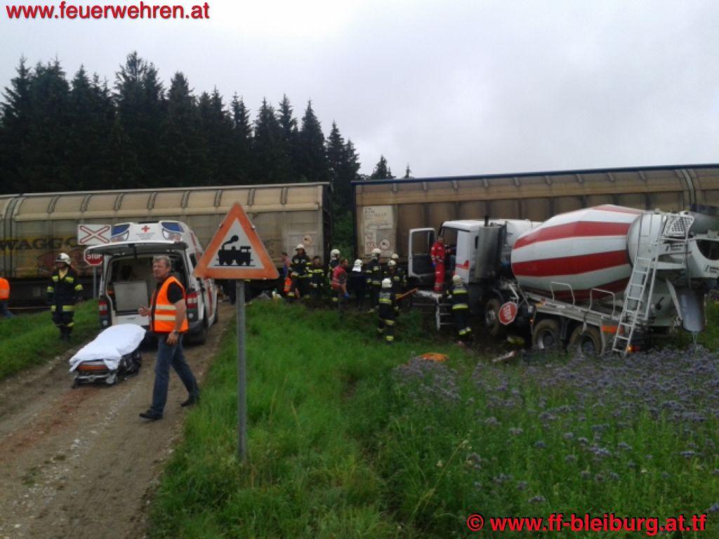 FF Bleiburg: Kollision Betonmischer mit Güterzug