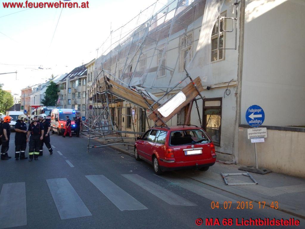 BF Wien: Einsturzgefährdetes Gerüst