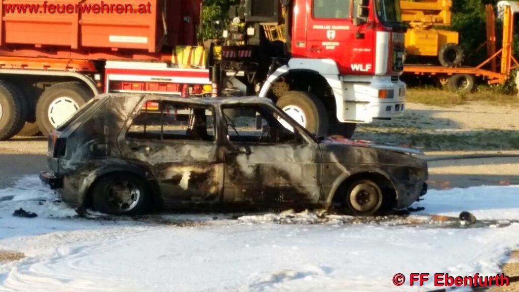 FF Ebenfurth: Fahrzeugbrand wird beübt