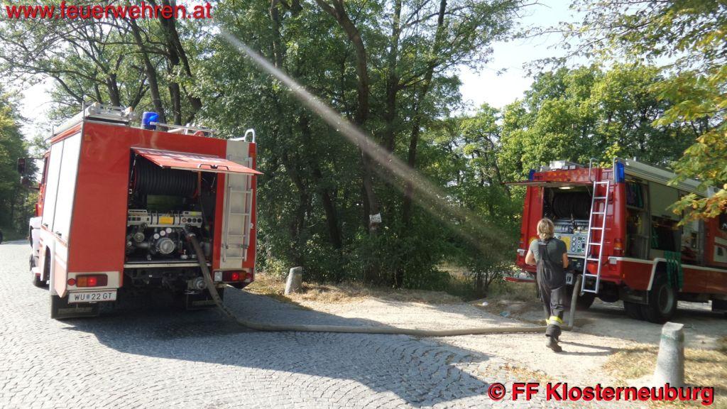 FF Klosterneuburg: Flurbrand nahe der Josefinenhütte