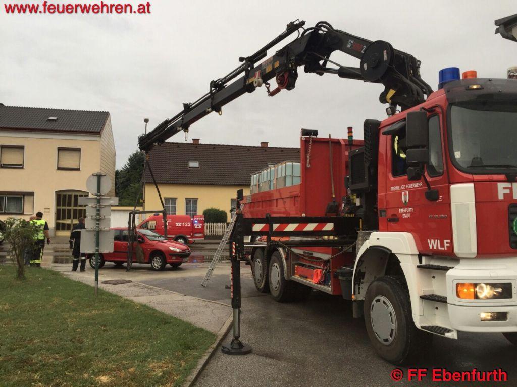 FF Ebenfurth: Fahrzeugbergung nach Verkehrsunfall