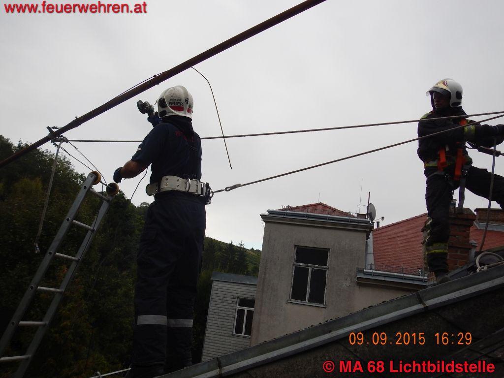 BF Wien: Antennenbergung