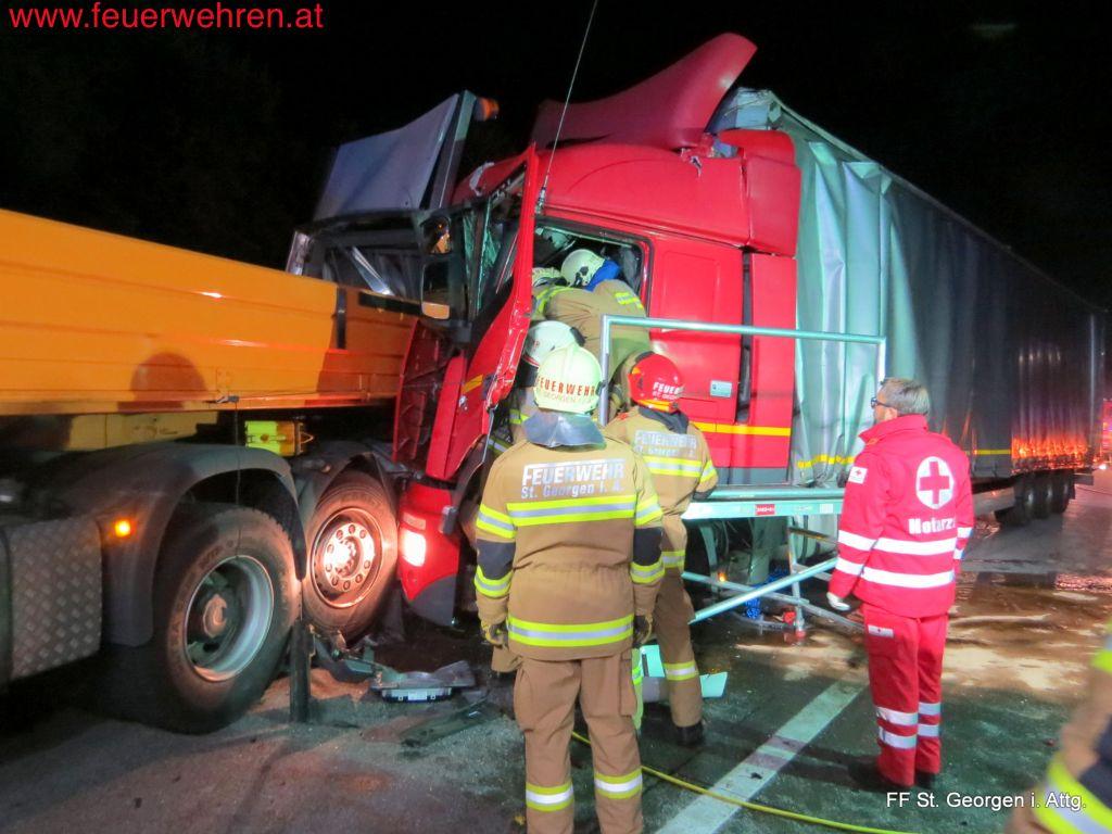 FF St. Georgen i.A.: Schwerer LKW Unfall