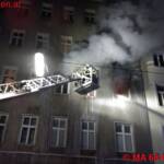 BF Wien: Fluchtweg abgeschnitten – Feuerwehr rettet 30 Personen