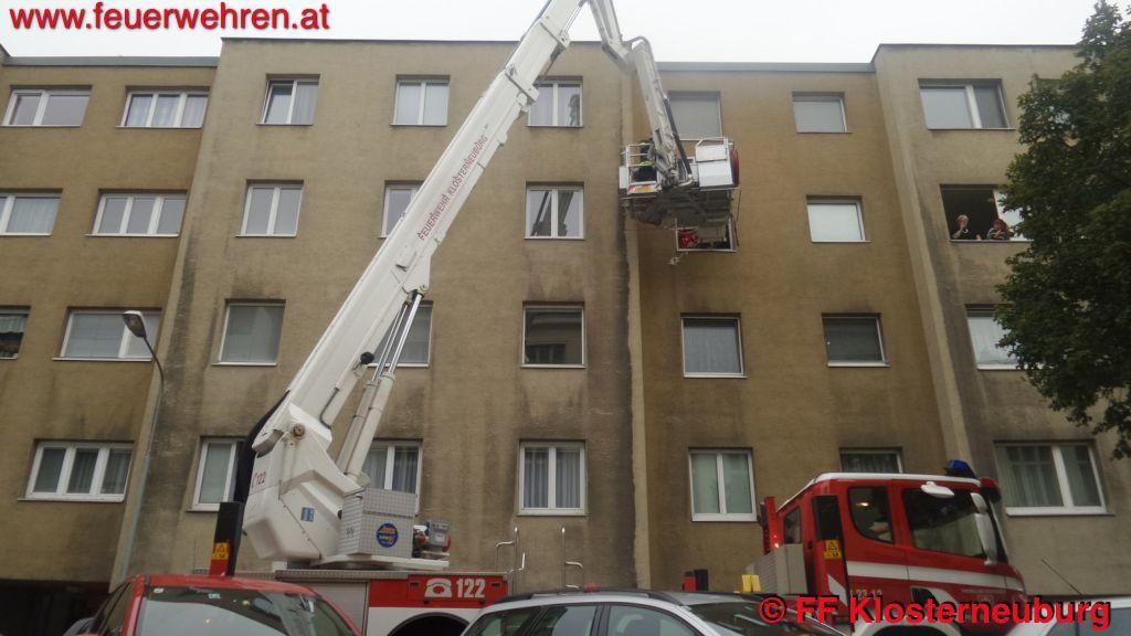 FF Klosterneuburg: Menschenrettung mit der Teleskopmastbühne