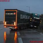 BF Wien: Aufwändige Lkw-Bergung auf S1 – Umweltgefahr verhindert