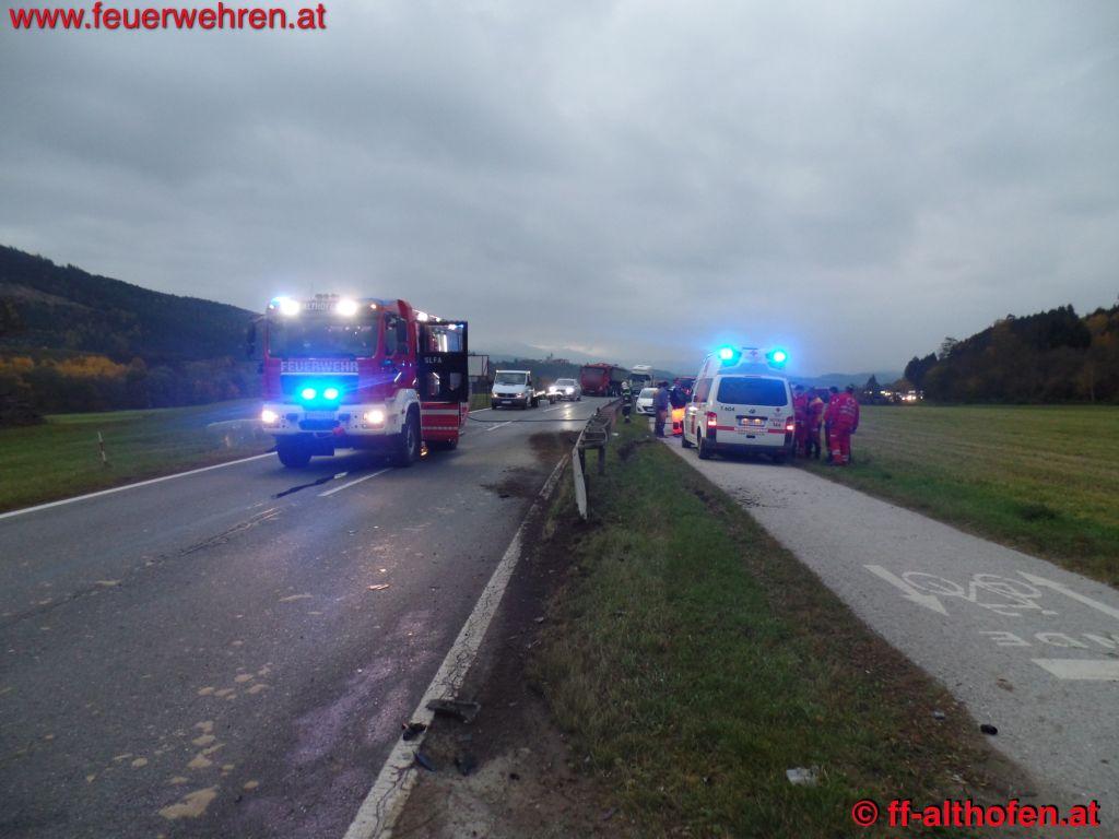 FF Althofen: Schwerer Verkehrsunfall – 9 verletzte Personen