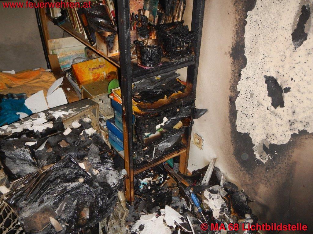 BF Wien: Wohn-/Schlafzimmer in Brand