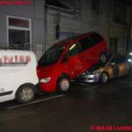 BF Wien: LKW touchiert mehrere geparkte PKW