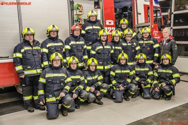Zeitgemäße Einsatzbekleidung für die Feuerwehr Hinterstoder