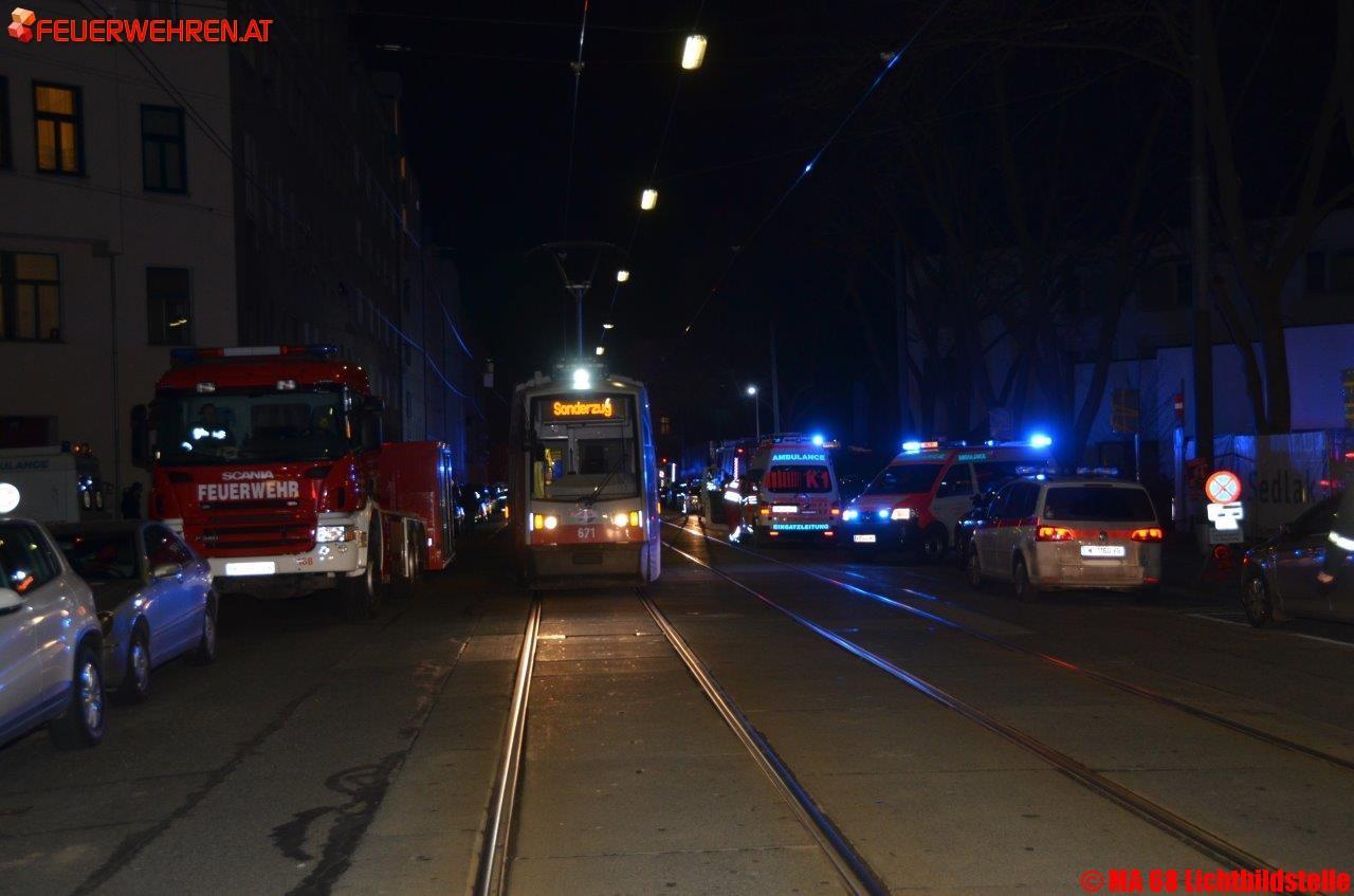 BF Wien: Wohnparteien aus Gebäude evakuiert