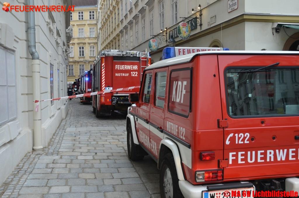 BF Wien: Brandeinsatz über den Dächern der City