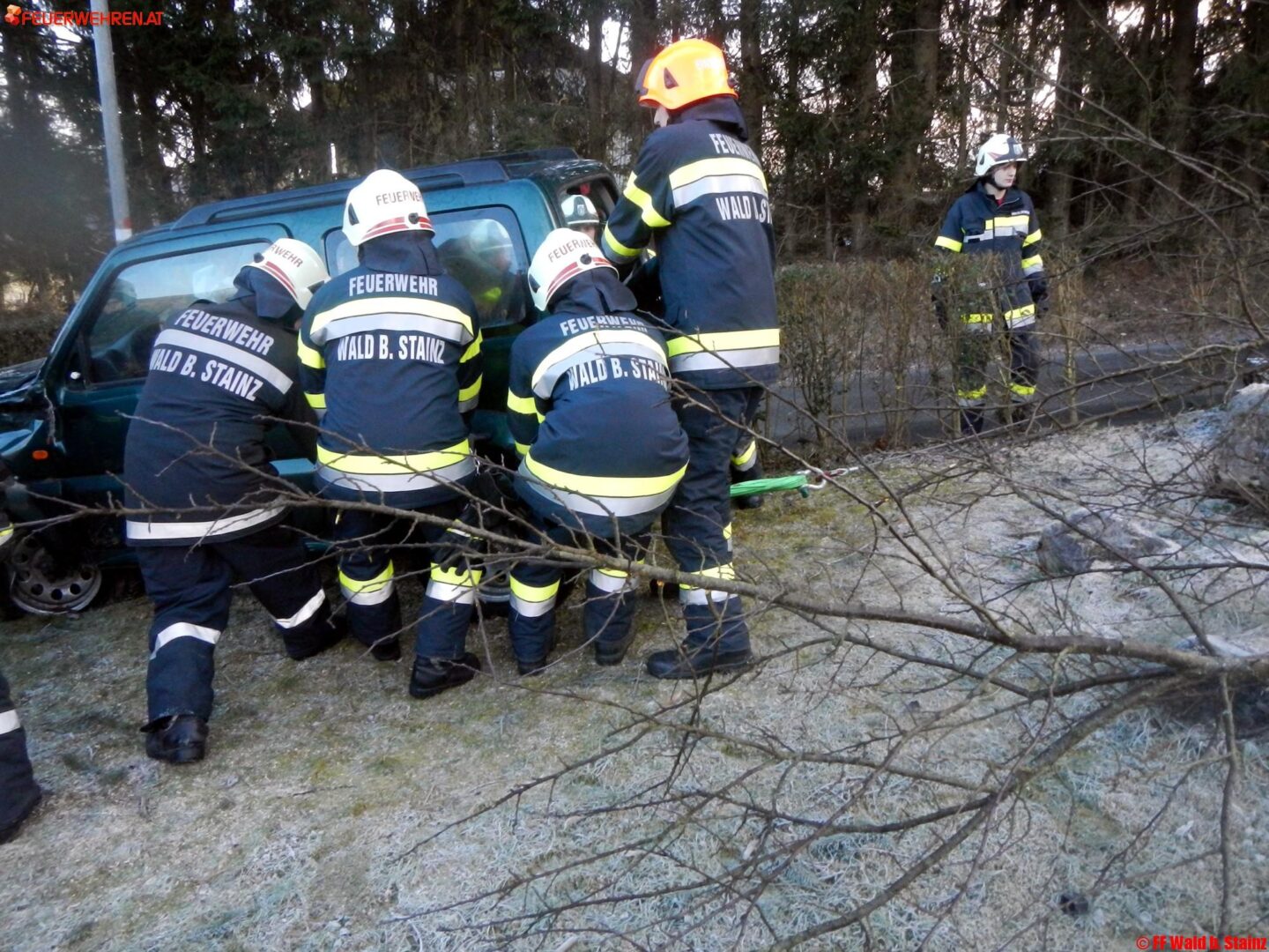 BFVDL: Verkehrsunfall mit 2 Verletzten in Marhof