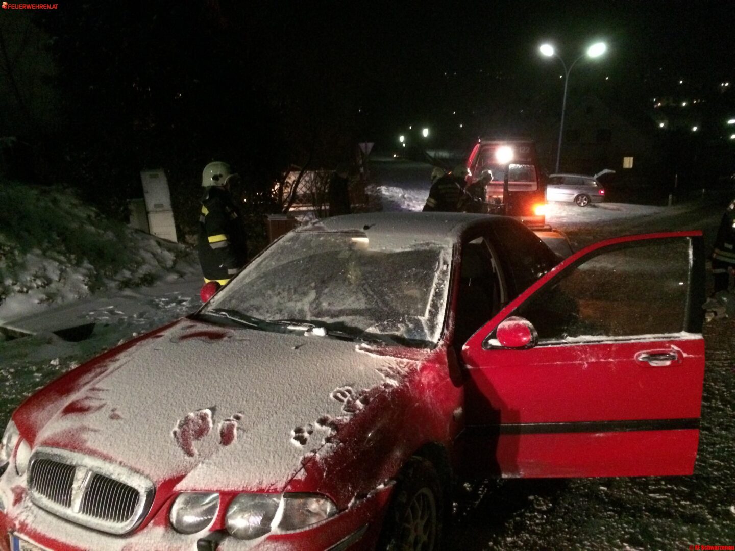 FF Schwarzenau: Fahrzeugbergung auf der Zwettlerstraße