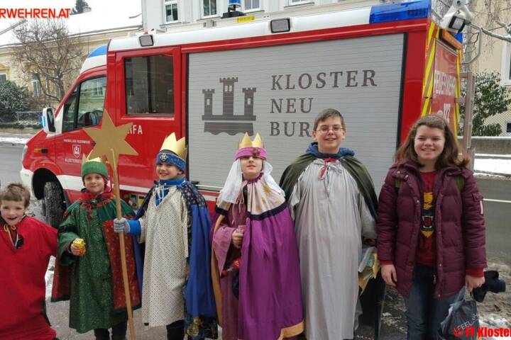 FF Klosterneuburg: Sternsinger in Aufzug eingeschlossen