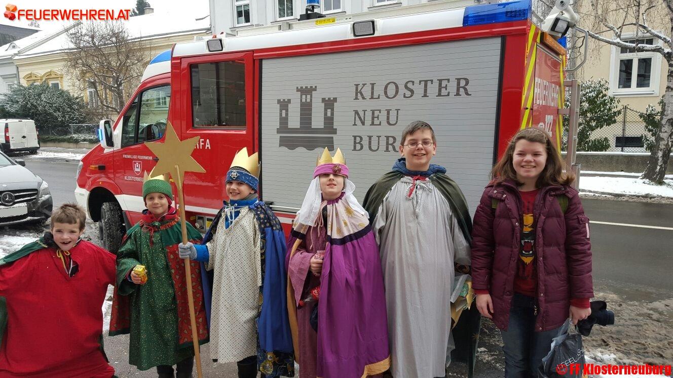 FF Klosterneuburg: Sternsinger in Aufzug eingeschlossen