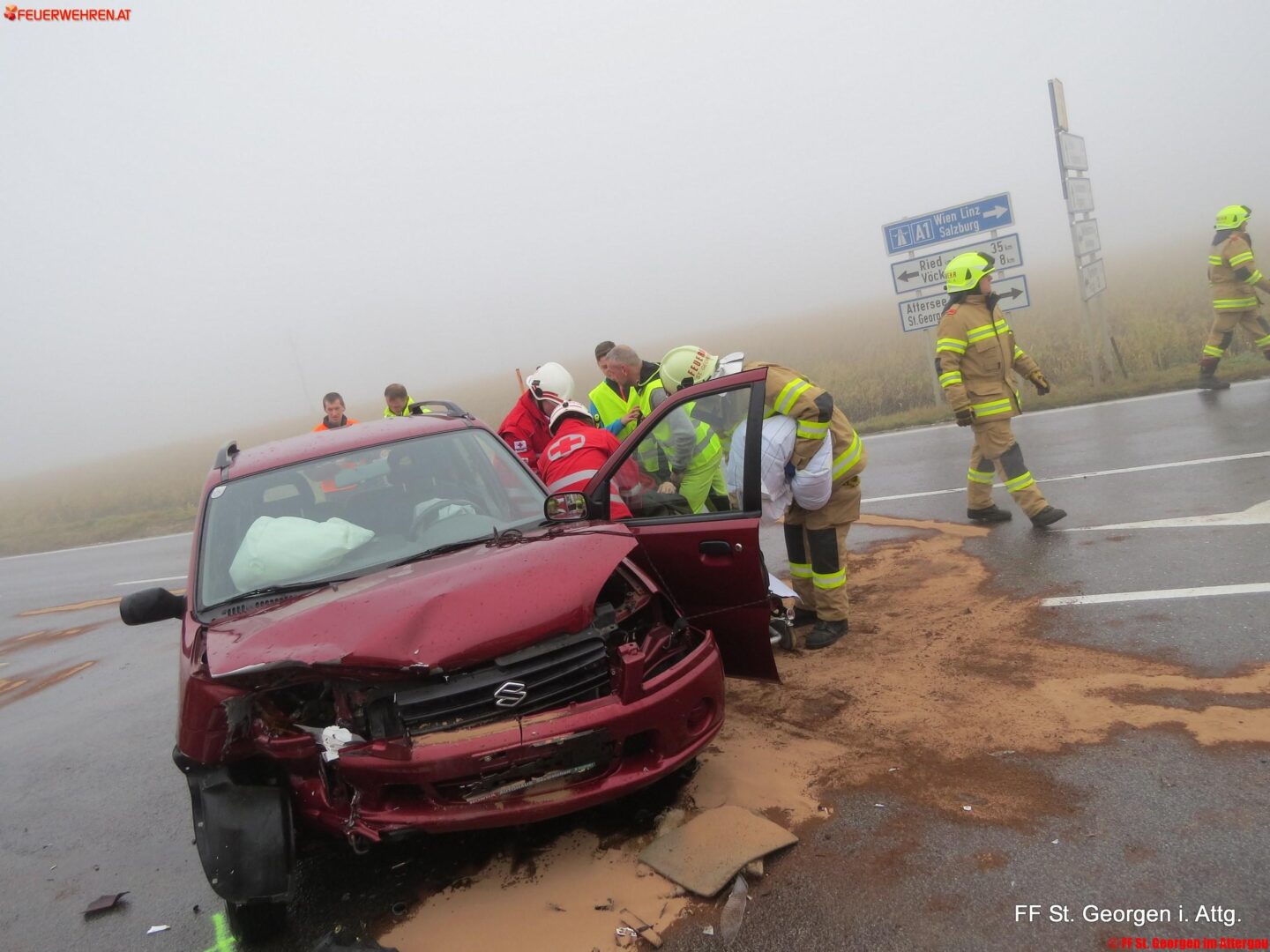 FF St. Georgen i.A.: Fünf Personen – darunter zwei Kinder – bei Verkehrsunfall verletzt