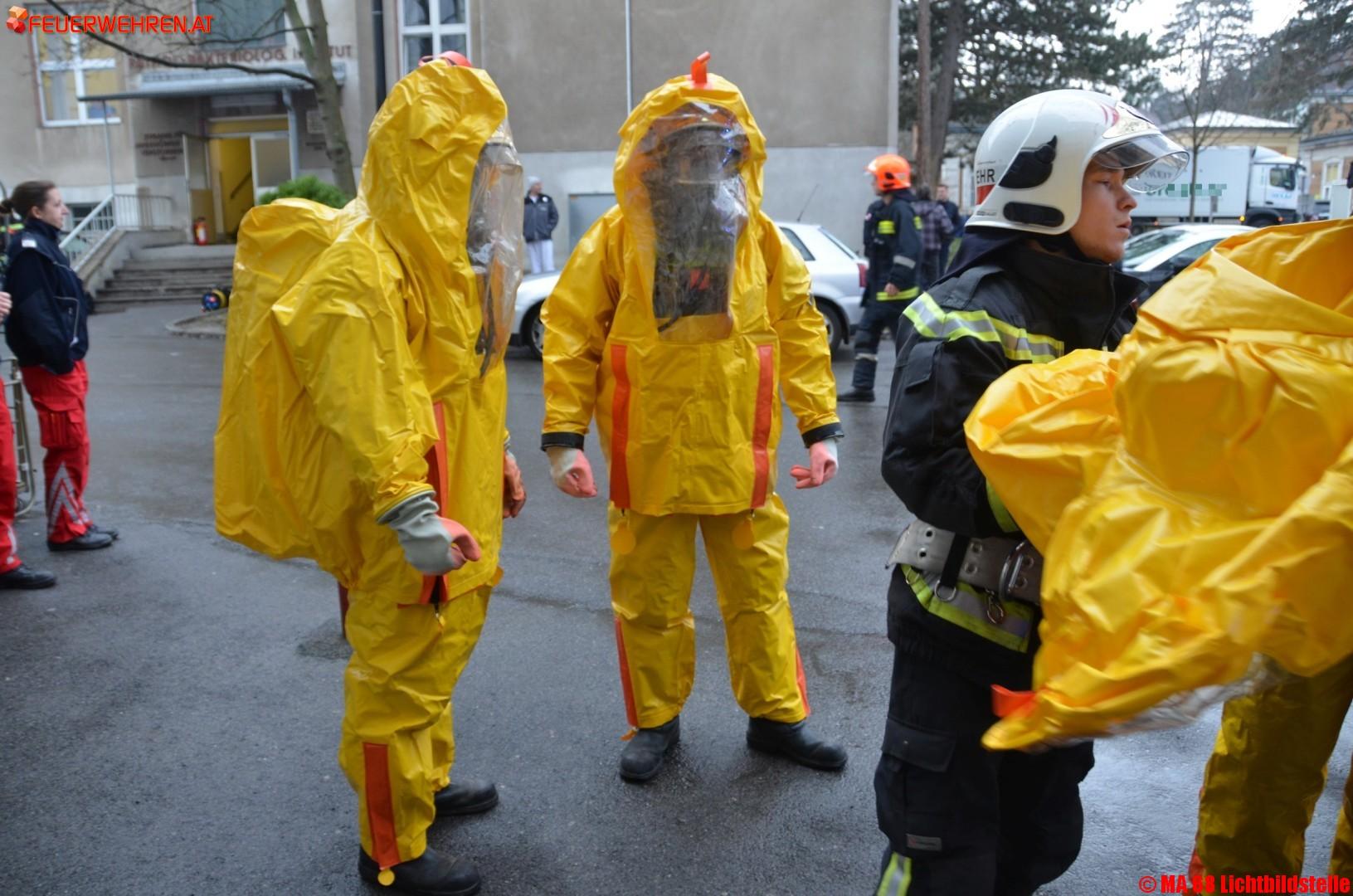 BF Wien: Ausgeflossener Schadstoff löst Einsatz in Wilhelminenspital aus