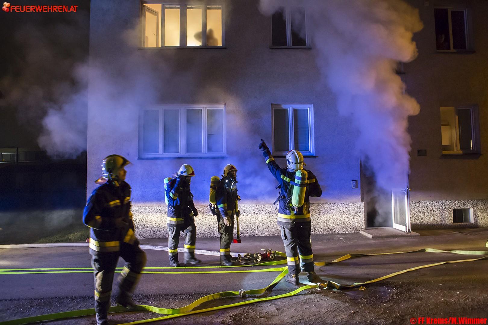 FF Krems: Neun gerettete Personen bei Kellerbrand in Lerchenfeld