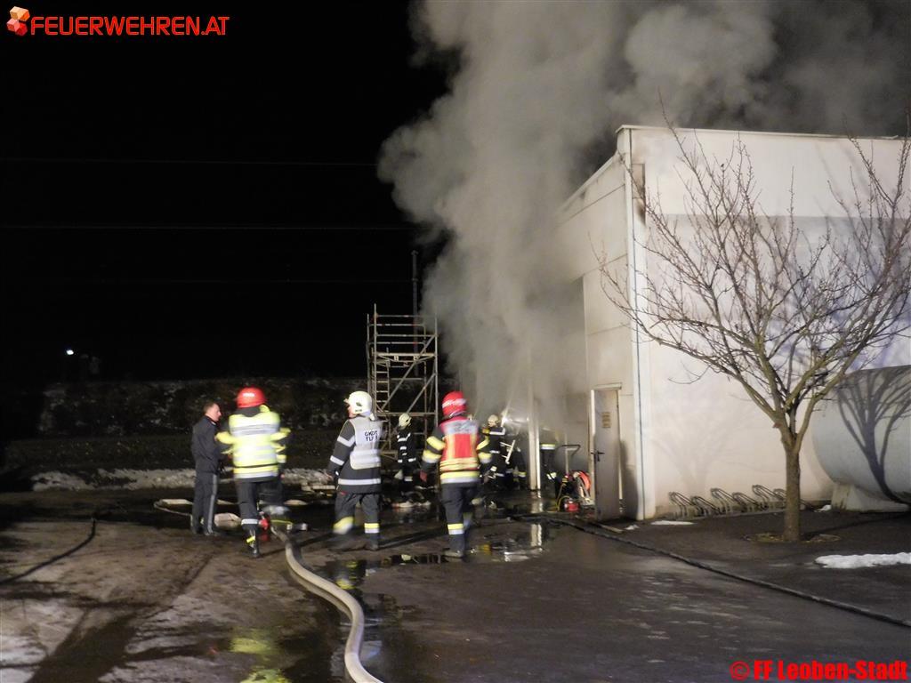 FF Leoben-Stadt: Brand in Gewerbebetrieb in Niklasdorf