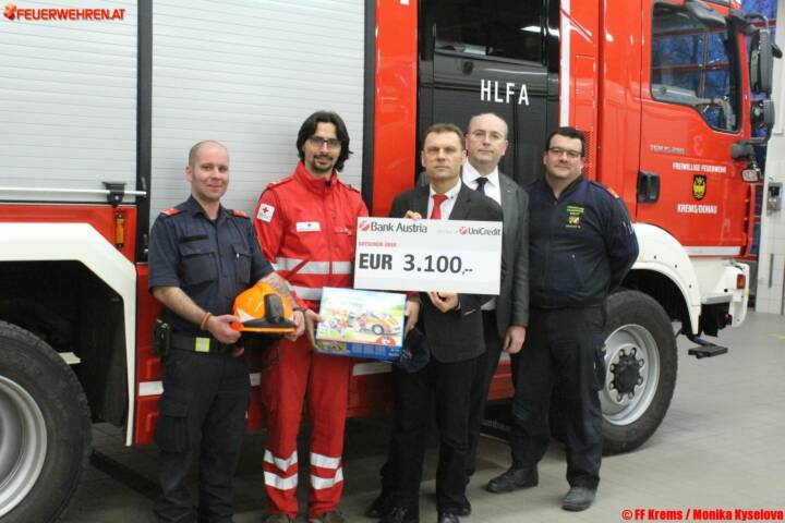 FF Krems: Spendenübergabe Benefiz-Eishockey-Turnier